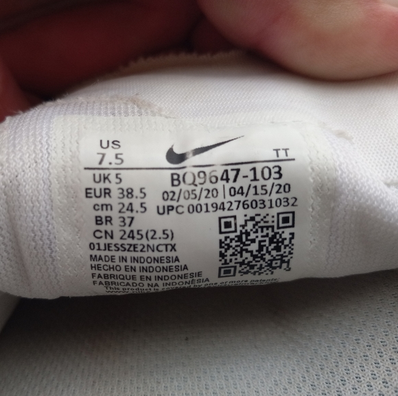 Nike size 7.5 running shoes - Picture 4 of 4